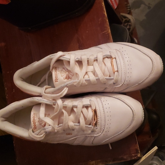 Womens pink Reebox - Picture 2 of 3